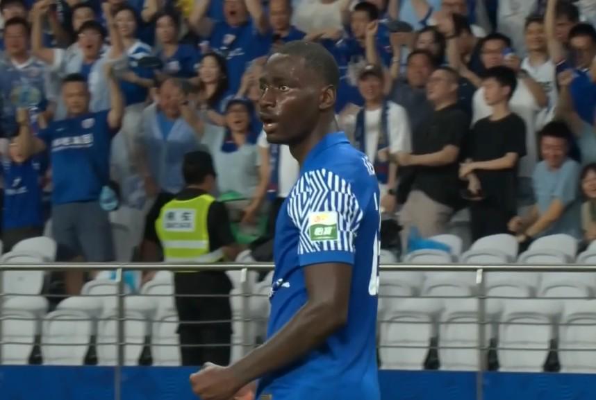 东体：阿苏埃婉拒球迷换座好意，感叹中国很大踢客场都是长途