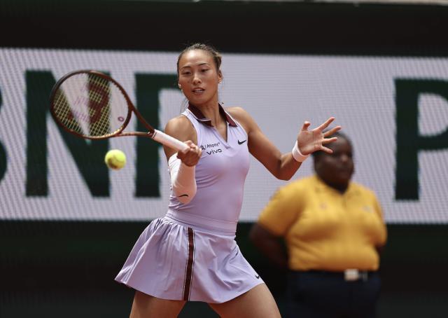 开云-0比2不敌萨巴伦卡 郑钦文止步法网八强