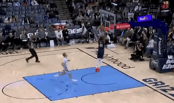 开云官网-贝快攻扣篮打进砍下31分，鹈鹕末节打出22-11灰熊叫停